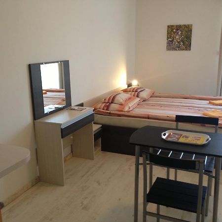 Lovagvar Apartments ギュラ エクステリア 写真
