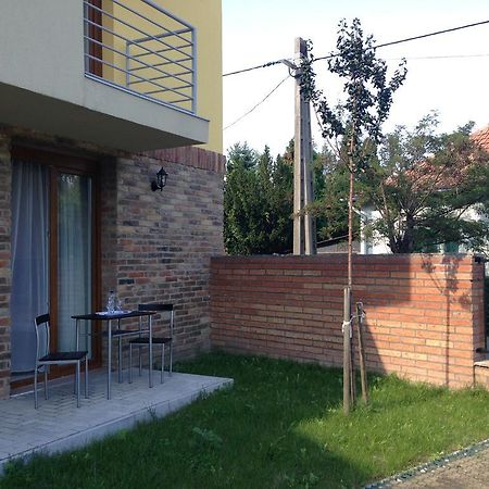 Lovagvar Apartments ギュラ エクステリア 写真