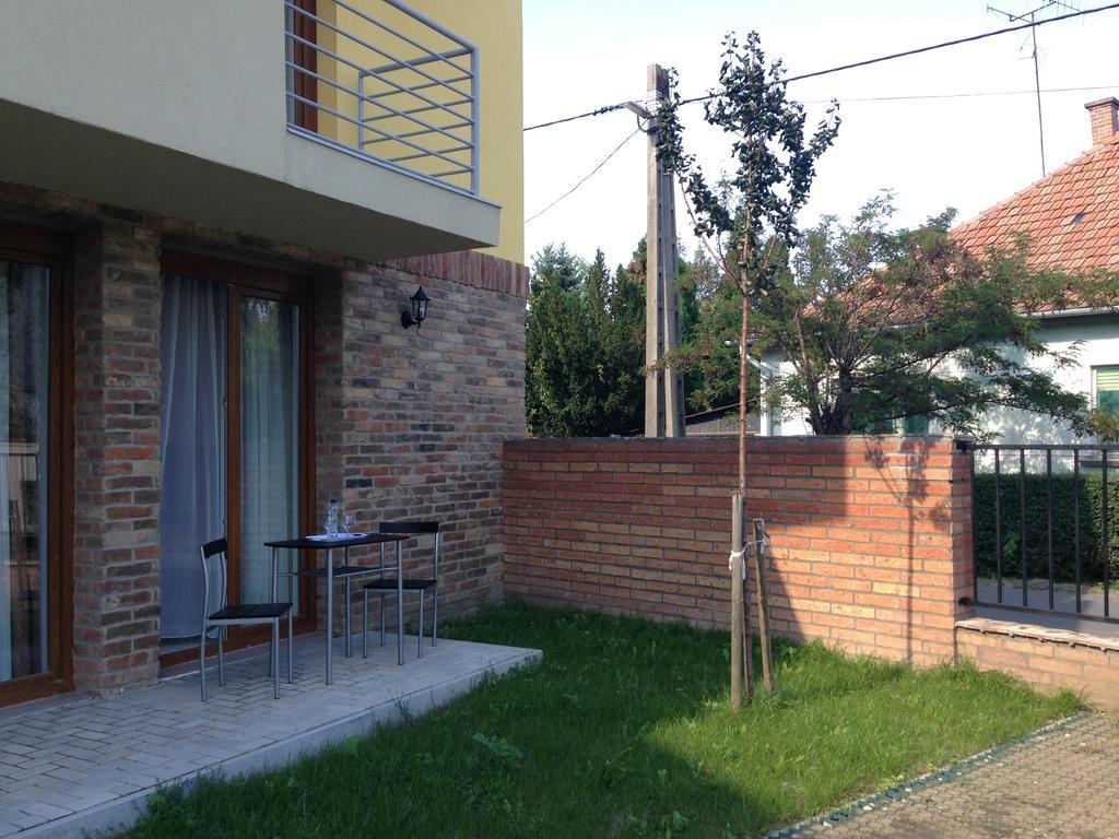 Lovagvar Apartments ギュラ エクステリア 写真
