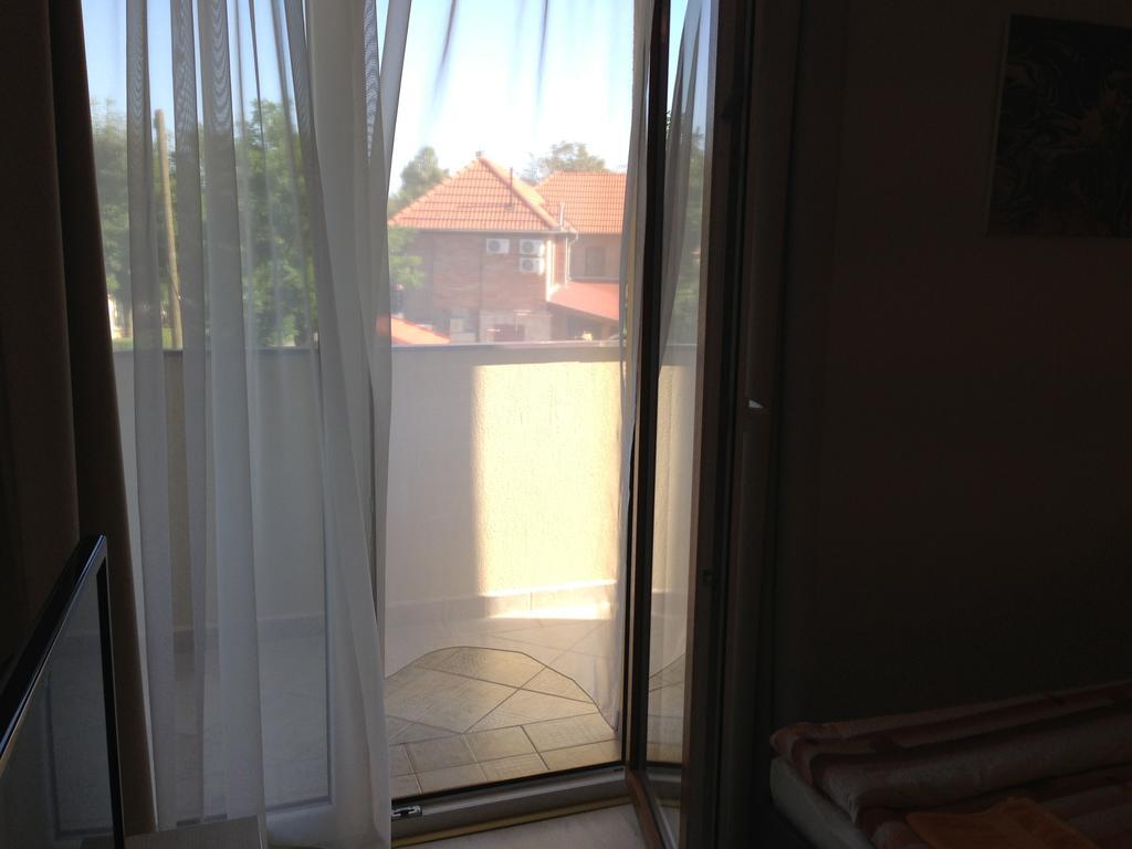 Lovagvar Apartments ギュラ エクステリア 写真