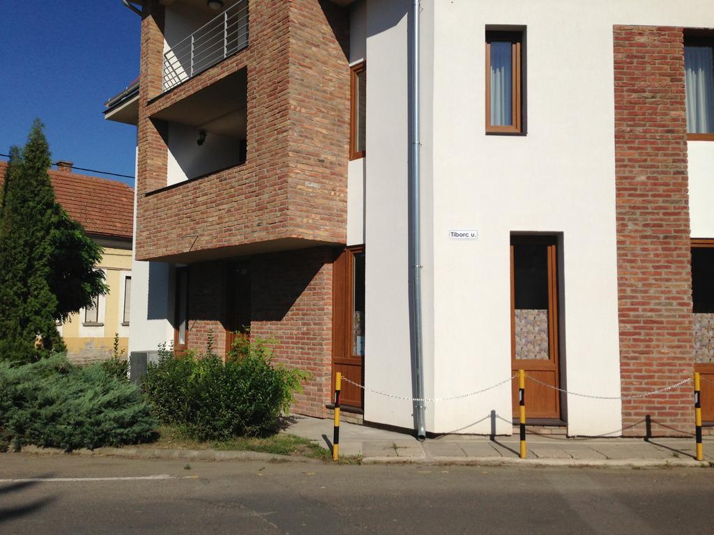 Lovagvar Apartments ギュラ エクステリア 写真