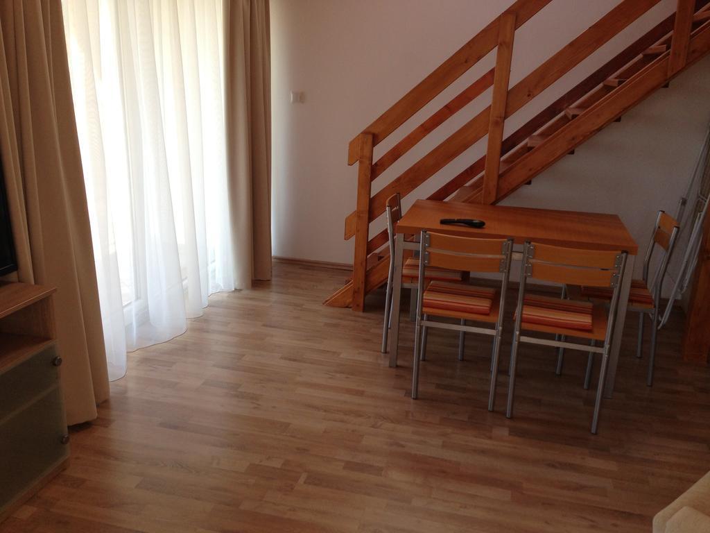 Lovagvar Apartments ギュラ 部屋 写真